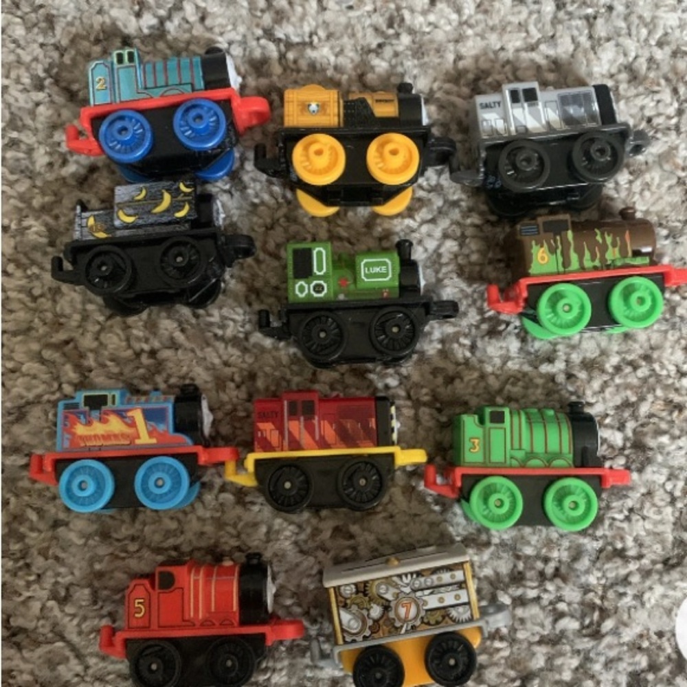 Thomas & Friends Mini Train Car Lot - Red, Blue, Green, Yellow, Black, Silver